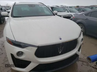 2019 Maserati Levante S z VIN ZN661YUS1KX313164, wystawiony jako Copart lot #72541242 z przebiegiem 73 073 mil mil oraz . Historia ofert i sprzedaży dostępna na DreamBid. Obrazek 5.