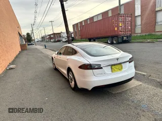 2019 Tesla Model S 75D with VIN 5YJSA1E28KF333962, listed as a Copart auction lot 54815975 with 21,203 mi miles and Salvage title. Bid and sale history available at DreamBid. Image 3.