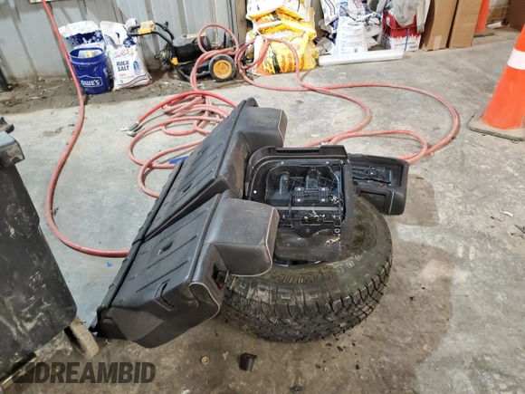 2008 Hummer H3 SUV с VIN 5GTEN13E688107404, выставлен на аукционе Copart как лот 51408185 с пробегом 159 235 миль миль и Списание • Salvage title. История ставок и продаж доступна на DreamBid. Изображение 13.