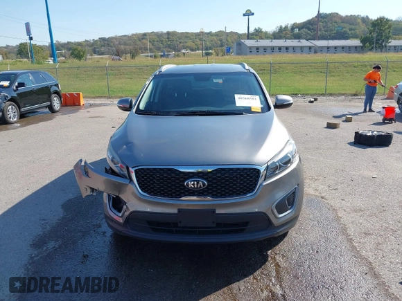 2016 Kia Sorento LX with VIN 5XYPG4A3XGG120676, listed as a IAAI auction lot 40568581 with 179,418 mi miles. Bid and sale history available at carsss.com. Image 13.