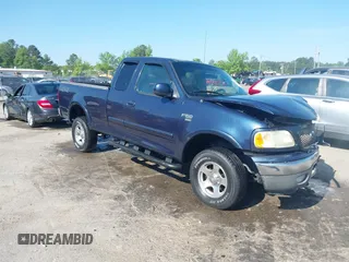 2003 Ford F-150 XL z VIN 1FTRX18LX3NA50127, wystawiony jako IAAI lot #42145481 z przebiegiem 199 955 mil mil oraz . Historia ofert i sprzedaży dostępna na DreamBid. Obrazek 1.