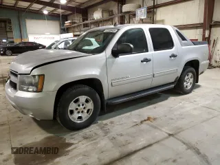 2010 Chevrolet Avalanche LS z VIN 3GNVKEE09AG272010, wystawiony jako Copart lot #52008485 z przebiegiem 152 496 mil mil oraz Szkoda całkowita • Salvage title. Historia ofert i sprzedaży dostępna na DreamBid. Obrazek 1.