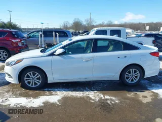 2016 Hyundai Sonata SE z VIN 5NPE24AF0GH371005, wystawiony jako IAAI lot #41269554 z przebiegiem 146 640 mil mil oraz . Historia ofert i sprzedaży dostępna na DreamBid. Obrazek 14.