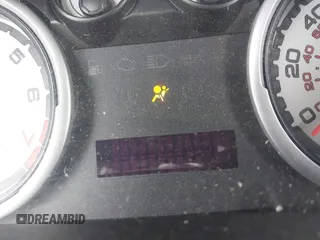 2009 Ford Focus SE z VIN 1FAHP35N19W114402, wystawiony jako IAAI lot #41510501 z przebiegiem Nie podano mil oraz . Historia ofert i sprzedaży dostępna na DreamBid. Obrazek 16.