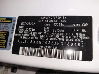 2023 Kia K5 LXS z VIN 5XXG14J2XPG189462, wystawiony jako IAAI lot #42233595 z przebiegiem 17 286 mil mil oraz . Historia ofert i sprzedaży dostępna na DreamBid. Obrazek 9.