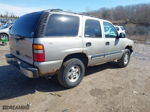 2001 Chevrolet Tahoe LS with VIN 1GNEK13T51J260439, listed as a IAAI auction lot 41853918 with 209,630 mi miles. Bid and sale history available at carsss.com. Image 4.