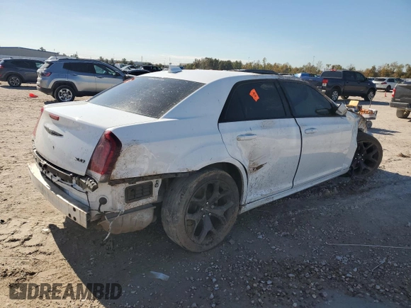 2022 Chrysler 300 Touring L with VIN 2C3CCADG1NH163135, listed as a Copart auction lot 84762584 with 40,688 mi miles and Salvage Title. Bid and sale history available at carsss.com. Image 3.