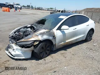 2025 Tesla Model 3 Long Range с VIN 5YJ3E1EA6SF014611, выставлен на аукционе IAAI как лот 42465845 с пробегом Не указан миль и . История ставок и продаж доступна на DreamBid. Изображение 2.