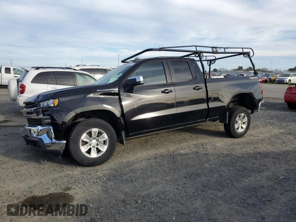 2020 Chevrolet Silverado 1500 LT with VIN 1GCRYDEDXLZ220779, listed as a Copart auction lot 46518275 with 133,306 mi miles and Salvage Title. Bid and sale history available at carsss.com. Image 1.
