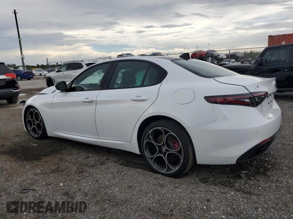2024 Alfa Romeo Giulia Veloce z VIN ZARFAMBNXR7682239, wystawiony jako Copart lot #68413004 z przebiegiem 3 161 mil mil oraz Szkoda całkowita • Salvage title. Historia ofert i sprzedaży dostępna na DreamBid. Obrazek 2.