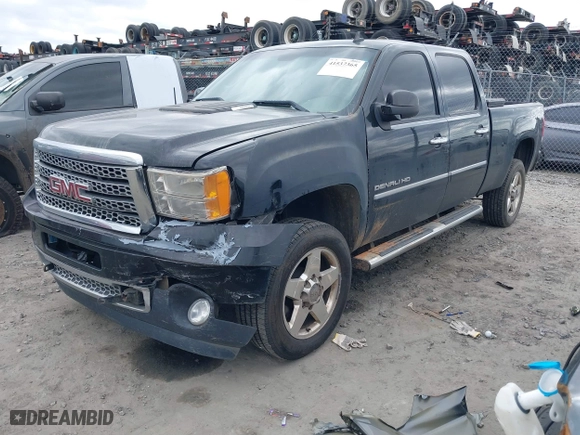 2011 GMC Sierra 2500HD Denali with VIN 1GT125C83BF229026, listed as a IAAI auction lot 41537365 with 330,495 mi miles. Bid and sale history available at carsss.com. Image 17.