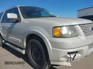 2006 Ford Expedition Limited with VIN 1FMFU19506LA74878, listed as a IAAI auction lot 41238625 with 166,422 mi miles. Bid and sale history available at carsss.com. Image 12.
