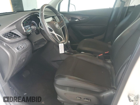 2017 Buick Encore Preferred z VIN KL4CJASB5HB105089, wystawiony jako Copart lot #60100775 z przebiegiem 98 567 mil mil oraz Szkoda całkowita • Salvage title. Historia ofert i sprzedaży dostępna na DreamBid. Obrazek 7.