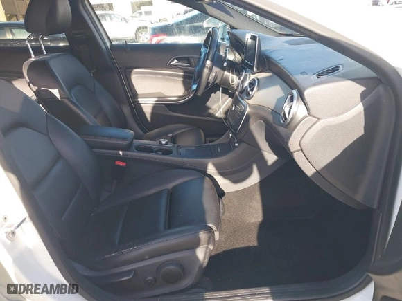 2016 Mercedes-Benz GLA with VIN WDCTG4EB8GJ203176, listed as a IAAI auction lot 41587504 with 132,221 mi miles. Bid and sale history available at carsss.com. Image 5.