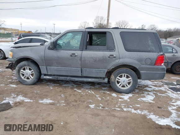 2004 Ford Expedition Special Service with VIN 1FMPU16L74LB40928, listed as a IAAI auction lot 41235243 with 233,942 mi miles. Bid and sale history available at carsss.com. Image 15.