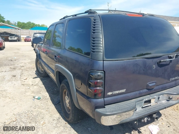 2002 Chevrolet Tahoe LT with VIN 1GNEC13ZX2R273935, listed as a IAAI auction lot 42036083 with 205,995 mi miles. Bid and sale history available at carsss.com. Image 3.
