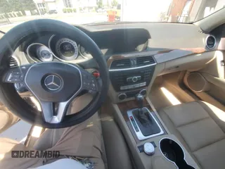 2012 Mercedes-Benz C 250 Sport z VIN WDDGF4HB8CR215271, wystawiony jako Copart lot #63818775 z przebiegiem 100 010 mil mil oraz Szkoda całkowita • Salvage title. Historia ofert i sprzedaży dostępna na DreamBid. Obrazek 9.