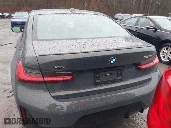 2025 BMW 3 Series 330i xDrive z VIN 3MW89CW03S8F10916, wystawiony jako IAAI lot #41796919 z przebiegiem 1 497 mil mil oraz . Historia ofert i sprzedaży dostępna na DreamBid. Obrazek 16.