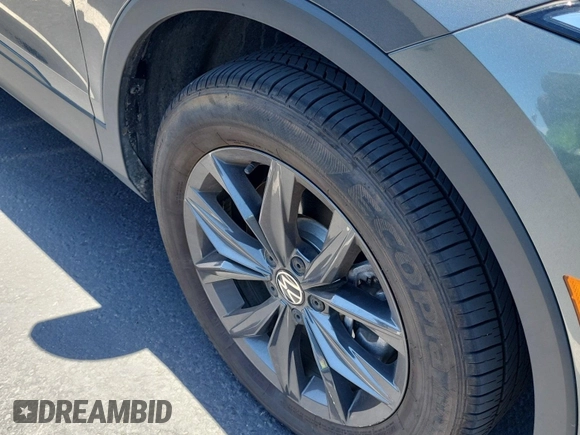 2024 Volkswagen Tiguan SE with VIN 3VV3B7AX8RM107014, listed as a IAAI auction lot 42734341 with 27,789 mi miles and . Bid and sale history available at DreamBid. Image 1.
