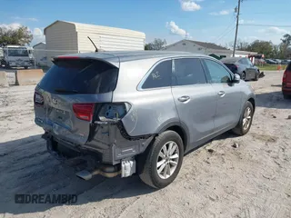 2020 Kia Sorento LX with VIN 5XYPG4A35LG699327, listed as a IAAI auction lot 41526707 with 94,517 mi miles. Bid and sale history available at carsss.com. Image 4.