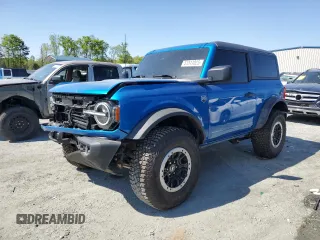 2024 Ford Bronco Big Bend z VIN 1FMDE7AH9RLA94869, wystawiony jako Copart lot #51317025 z przebiegiem 6884 mil mil oraz Szkody całkowita. Historia ofert i sprzedaży dostępna na DreamBid. Obrazek 1.
