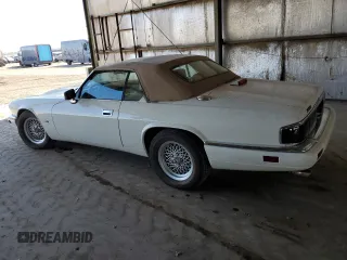 1994 Jaguar XJS with VIN SAJNX2743RC191142, listed as a Copart auction lot 78262994 with 70,111 mi miles and Salvage Title. Bid and sale history available at carsss.com. Image 2.