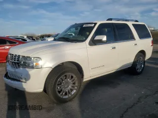 2010 Lincoln Navigator z VIN 5LMJJ2H58AEJ10577, wystawiony jako Copart lot #46904225 z przebiegiem 131 479 mil mil oraz Tytuł czysty. Historia ofert i sprzedaży dostępna na DreamBid. Obrazek 1.