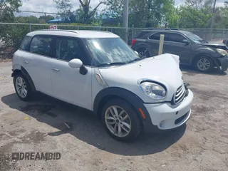 2014 MINI Countryman z VIN WMWZB3C50EWR37412, wystawiony jako IAAI lot #42330526 z przebiegiem 139 310 mil mil oraz . Historia ofert i sprzedaży dostępna na DreamBid. Obrazek 1.