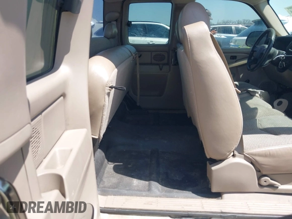 2005 Chevrolet Silverado 1500 Work Truck с VIN 1GCEC19X45Z220571, выставлен на аукционе IAAI как лот 42010514 с пробегом 192 394 миль миль и . История ставок и продаж доступна на DreamBid. Изображение 8.