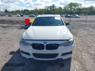 2015 BMW 3 Series 328i xDrive z VIN WBA3B3C58FF548041, wystawiony jako IAAI lot #42038075 z przebiegiem 113 974 mil mil oraz . Historia ofert i sprzedaży dostępna na DreamBid. Obrazek 12.