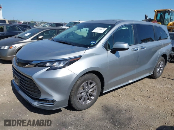 2022 Toyota Sienna XLE with VIN 5TDYRKEC1NS125049, listed as a IAAI auction lot 41984671 with 40,705 mi miles and . Bid and sale history available at DreamBid. Image 18.