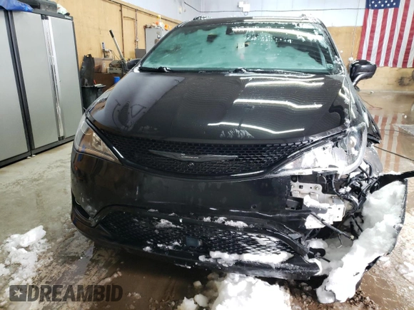 2020 Chrysler Pacifica Launch Edition z VIN 2C4RC3BG3LR263989, wystawiony jako Copart lot #82079334 z przebiegiem 109 707 mil mil oraz Nie do naprawy. Historia ofert i sprzedaży dostępna na DreamBid. Obrazek 5.