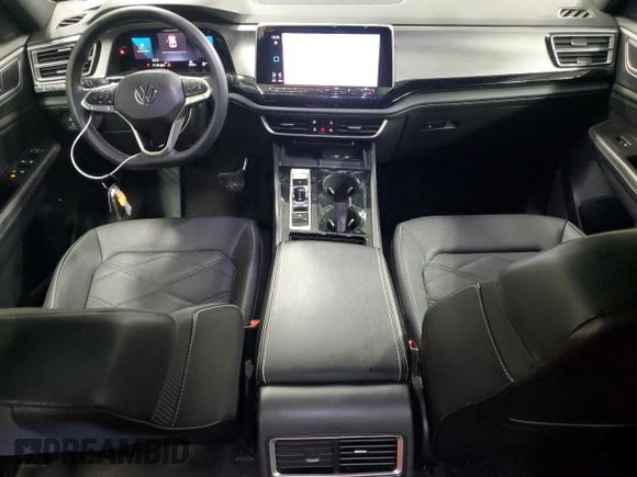 2024 Volkswagen Atlas SE with VIN 1V2HE2CA2RC231772, listed as a Copart auction lot 58084705 with 61,694 mi miles and Clean title. Bid and sale history available at DreamBid. Image 8.