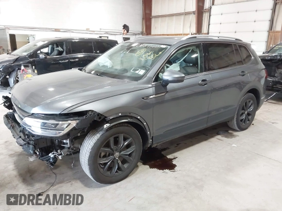 2024 Volkswagen Tiguan SE z VIN 3VVMB7AX5RM057189, wystawiony jako IAAI lot #42435936 z przebiegiem 11 189 mil mil oraz . Historia ofert i sprzedaży dostępna na DreamBid. Obrazek 17.