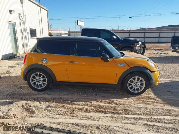 2015 MINI Cooper Hardtop S with VIN WMWXP7C5XF2A39816, listed as a IAAI auction lot 40822859 with NaN miles. Bid and sale history available at carsss.com. Image 13.