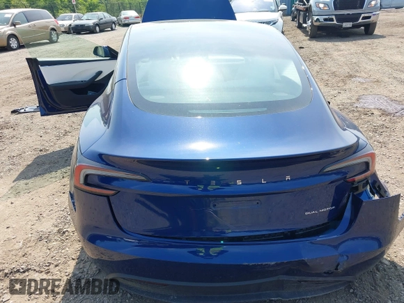 2025 Tesla Model 3 Long Range z VIN 5YJ3E1EB6SF874419, wystawiony jako IAAI lot #42422443 z przebiegiem 11 681 mil mil oraz . Historia ofert i sprzedaży dostępna na DreamBid. Obrazek 15.