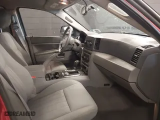 2005 Jeep Grand Cherokee Laredo with VIN 1J4HR48N45C539639, listed as a IAAI auction lot 41890163 with 84,470 mi miles. Bid and sale history available at carsss.com. Image 5.