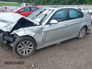 2007 BMW 3 Series 328i с VIN WBAVC535X7FZ77507, выставлен на аукционе IAAI как лот 42230370 с пробегом 167 206 миль миль и . История ставок и продаж доступна на DreamBid. Изображение 2.