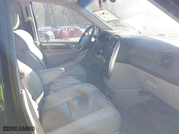 2006 Chrysler Town & Country LWB Limited with VIN 2A8GP64L36R775188, listed as a IAAI auction lot 41281609 with 253,799 mi miles. Bid and sale history available at carsss.com. Image 5.
