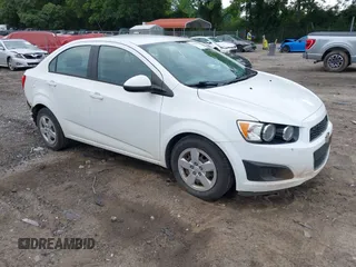 2016 Chevrolet Sonic LS z VIN 1G1JA5SH0G4110253, wystawiony jako IAAI lot #42601036 z przebiegiem 63 495 mil mil oraz . Historia ofert i sprzedaży dostępna na DreamBid. Obrazek 1.