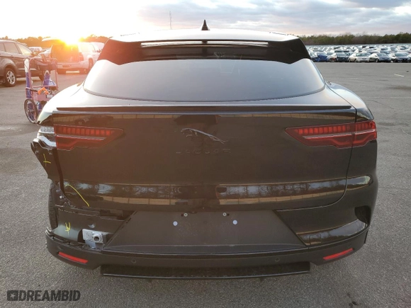 2024 Jaguar I-PACE R-Dynamic HSE with VIN SADHM2S19R1632208, listed as a Copart auction lot 82325754 with 3,281 mi miles and Salvage Title. Bid and sale history available at carsss.com. Image 6.