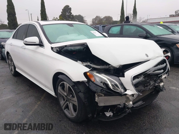 2020 Mercedes-Benz E 350 z VIN W1KZF8DB4LA826368, wystawiony jako IAAI lot #41449930 z przebiegiem 31 319 mil mil oraz . Historia ofert i sprzedaży dostępna na DreamBid. Obrazek 13.