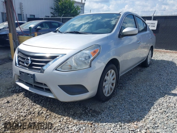 2015 Nissan Versa S Plus z VIN 3N1CN7AP1FL816927, wystawiony jako IAAI lot #42798798 z przebiegiem Nie podano mil oraz . Historia ofert i sprzedaży dostępna na DreamBid. Obrazek 2.