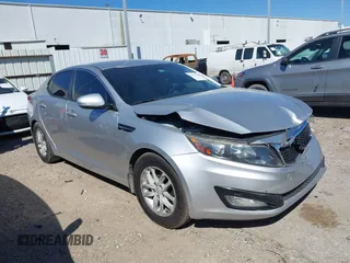 2013 Kia Optima LX z VIN KNAGM4A70D5414844, wystawiony jako IAAI lot #41774246 z przebiegiem 180 332 mil mil oraz . Historia ofert i sprzedaży dostępna na DreamBid. Obrazek 1.