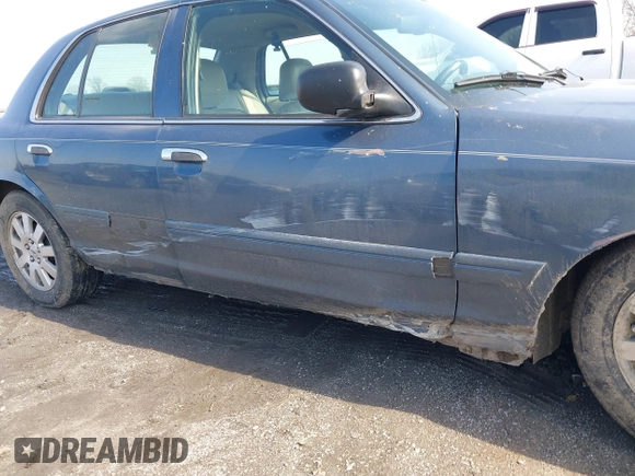 2008 Ford Crown Victoria LX z VIN 2FAFP74V98X107216, wystawiony jako IAAI lot #41535521 z przebiegiem 272 335 mil mil oraz . Historia ofert i sprzedaży dostępna na DreamBid. Obrazek 6.