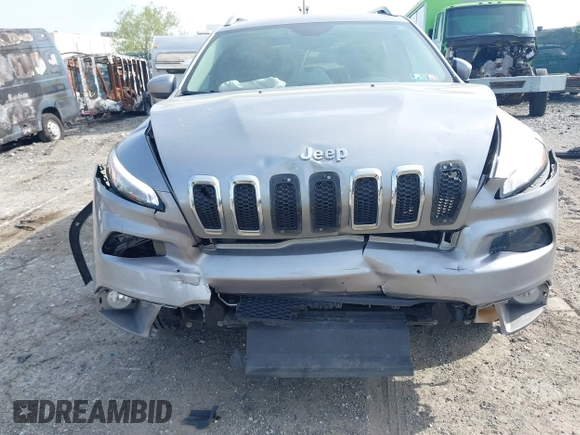 2015 Jeep Cherokee Latitude with VIN 1C4PJMCBXFW639671, listed as a IAAI auction lot 42132976 with 88,931 mi miles. Bid and sale history available at carsss.com. Image 6.