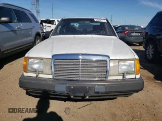 1988 Mercedes-Benz 300 E with VIN WDBEA30DXJA700058, listed as a Copart auction lot 58342374 with 210,787 mi miles and Clean Title. Bid and sale history available at DreamBid. Image 5.
