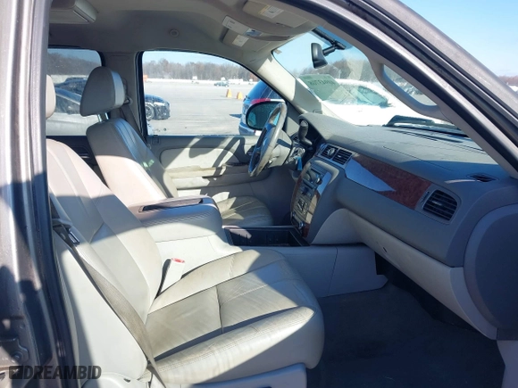 2008 Chevrolet Silverado 1500 LTZ with VIN 3GCEK13M08G164943, listed as a IAAI auction lot 40943708 with 212,496 mi miles. Bid and sale history available at carsss.com. Image 5.