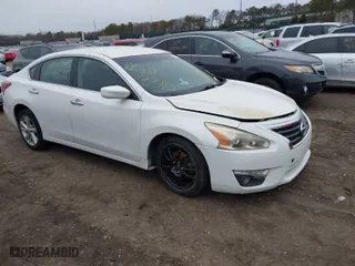 2013 Nissan Altima 2.5 S with VIN 1N4AL3AP3DC234703, listed as a IAAI auction lot 41927583 with 999,999 mi miles. Bid and sale history available at carsss.com. Image 1.