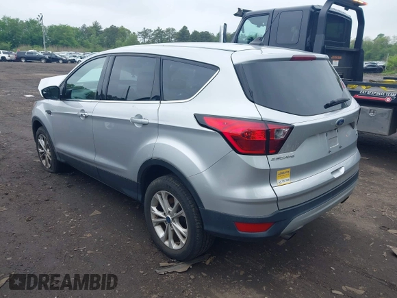 2019 Ford Escape SE z VIN 1FMCU9GD8KUA73154, wystawiony jako IAAI lot #42258644 z przebiegiem 37 090 mil mil oraz . Historia ofert i sprzedaży dostępna na DreamBid. Obrazek 3.